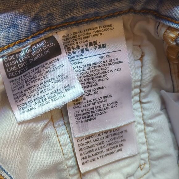 Levi's destroyed denim cut off jean shorts - Picture 3 of 12